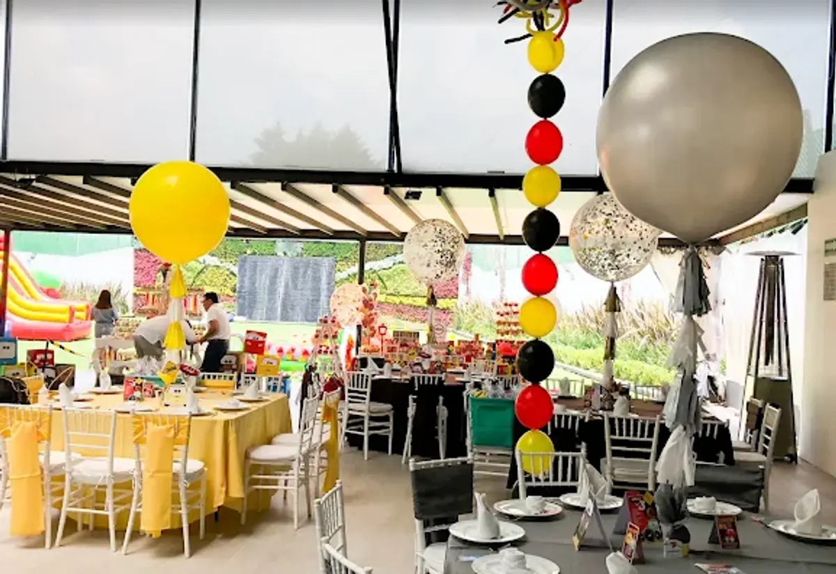 Salón y Jardín Espejo de Agua