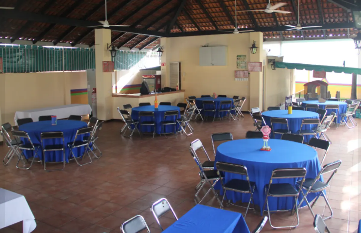 Totem Jardín de Fiestas 