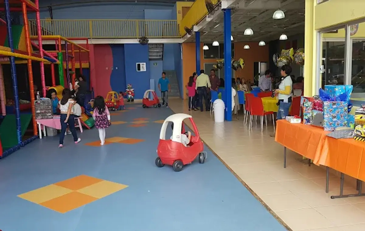 Salón Fun Planet
