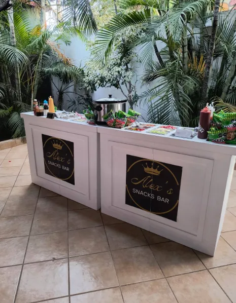 Alex's Snacks Bar 
