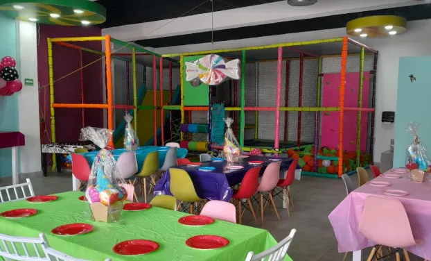 Bombyx salón de fiestas infantiles 