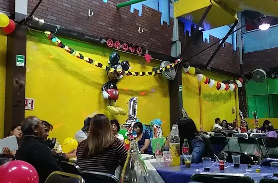 Salón infantil El Castillo de los Pingos thumbnail 1