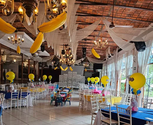  Salón de eventos Cuatro Cisnes