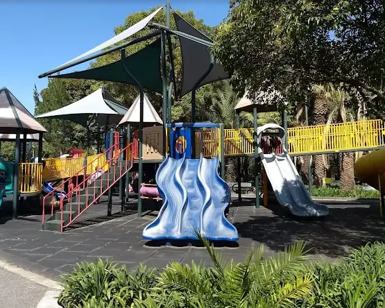 Parque La Tapatia thumbnail 1